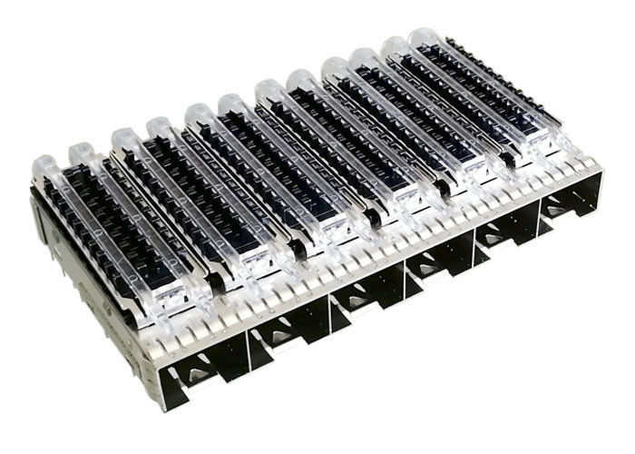 Sui connettori 1 x 6 della gabbia di SFP della superficie superiore della gabbia Ganged con i tubi leggeri del dissipatore di calore